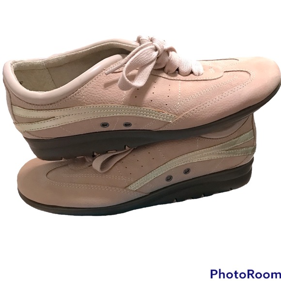 Aerosoles stitch N Turn leather wedge sneakers; EUC SEE DESCRIPTION/photos - Picture 6 of 9